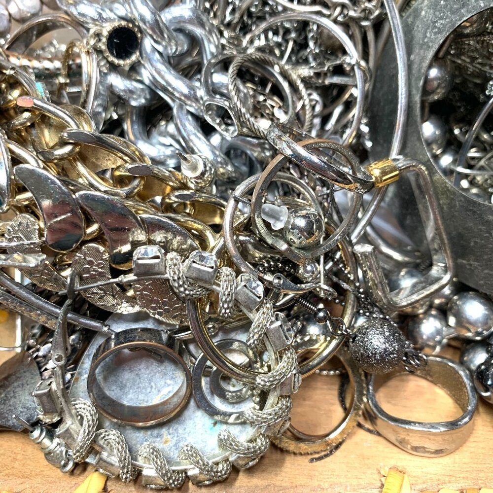 1 lb Bulk Silver & Silver-Tone Jewelry Lot Mixed Styles Untested Wearable Items - Picture 6 of 8